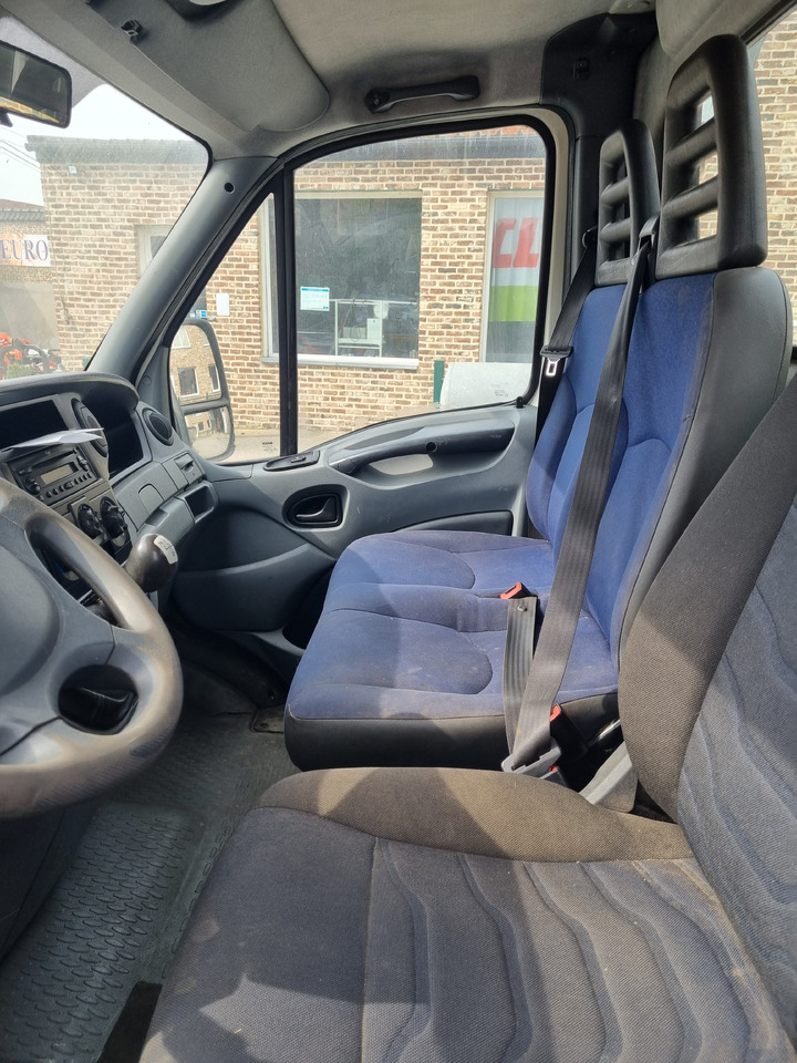IVECO DAILY 35C18 - Cabeza tractora BE: foto 5 IVECO DAILY 35C18 - Cabeza tractora BE: foto 5