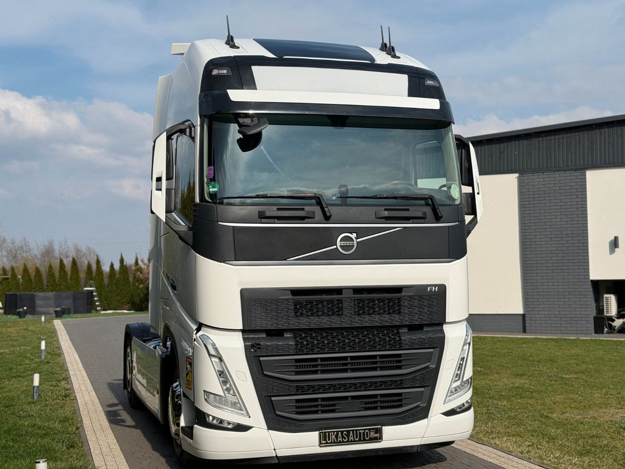 Volvo FH 460 XL PARK COOL TV - Cabeza tractora: foto 4 Volvo FH 460 XL PARK COOL TV - Cabeza tractora: foto 4