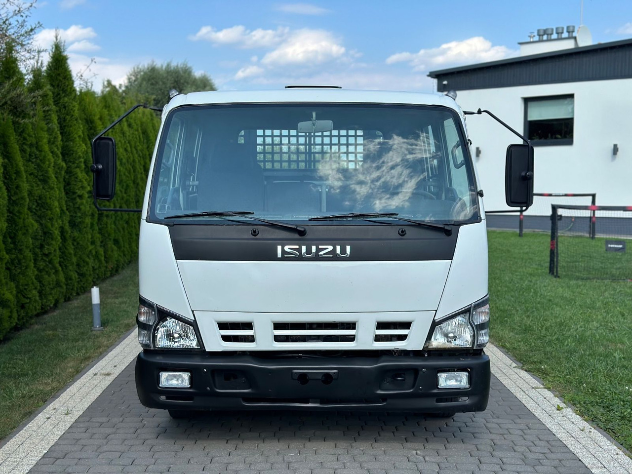 Isuzu 35 N TIPPER 3-SIDE KIPPER DOUBLE CABIN - Furgoneta basculante, Furgoneta combi: foto 2 Isuzu 35 N TIPPER 3-SIDE KIPPER DOUBLE CABIN - Furgoneta basculante, Furgoneta combi: foto 2