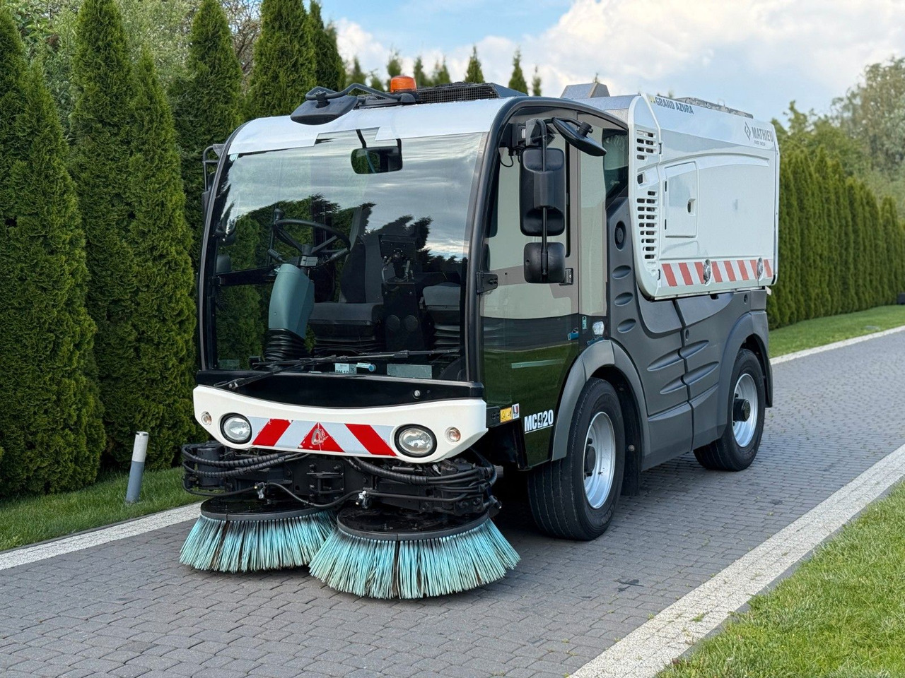 MATHIEU GRAND AZURA MC420 SWEEPER - Barredora vial: foto 1 MATHIEU GRAND AZURA MC420 SWEEPER - Barredora vial: foto 1