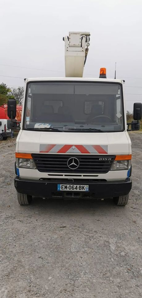 Mercedes-Benz VARIO 815D 17 M - Camión con plataforma elevadora: foto 2 Mercedes-Benz VARIO 815D 17 M - Camión con plataforma elevadora: foto 2