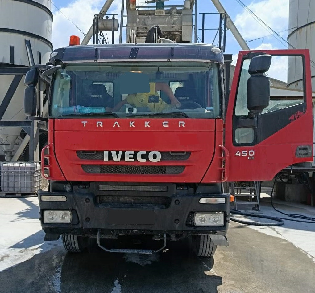 IVECO TRAKKER 450 COIME 35 - Bomba de hormigón: foto 2 IVECO TRAKKER 450 COIME 35 - Bomba de hormigón: foto 2