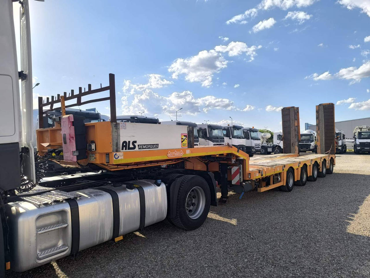 NOOTEBOOM MCO-85-05V - Semirremolque góndola rebajadas: foto 2 NOOTEBOOM MCO-85-05V - Semirremolque góndola rebajadas: foto 2