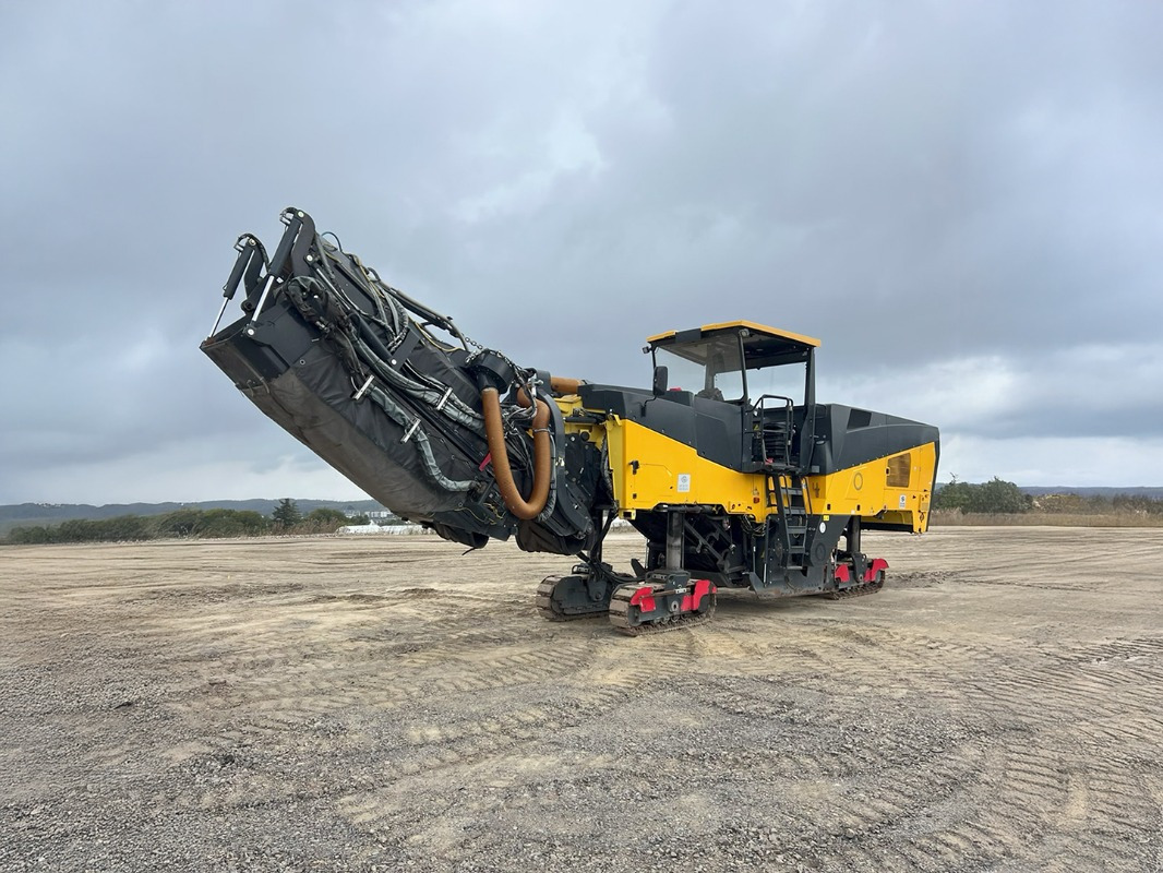 BOMAG DE BM 2200/75 Stage IV/Tier 4f - Construcción de carreteras: foto 1 BOMAG DE BM 2200/75 Stage IV/Tier 4f - Construcción de carreteras: foto 1
