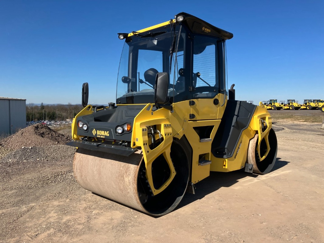 BOMAG DE BW 151 AD-50 Stage IIIa/Tier 4i - Apisonadora de asfalto: foto 1 BOMAG DE BW 151 AD-50 Stage IIIa/Tier 4i - Apisonadora de asfalto: foto 1