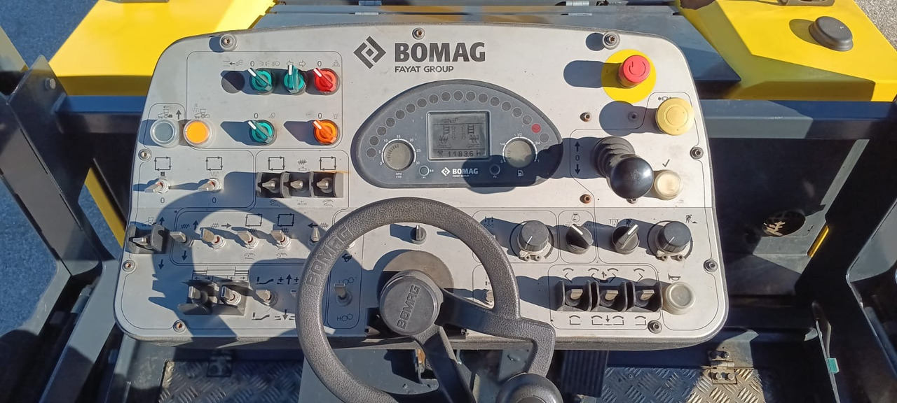 Pavimentadora de asfalto nuevo BOMAG IT BF 300 P-2 S340-2 TV  Stage V/Tier 4f: foto 8