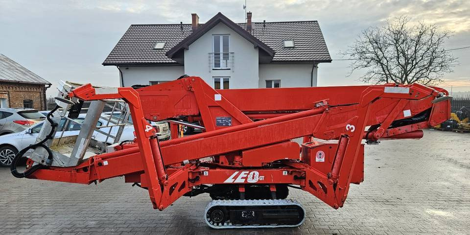 Gąsienicowy podnośnik koszowy Teupen LEO 23GT niesprawny FV23% pająk zwyżka - Plataforma araña: foto 4 Gąsienicowy podnośnik koszowy Teupen LEO 23GT niesprawny FV23% pająk zwyżka - Plataforma araña: foto 4