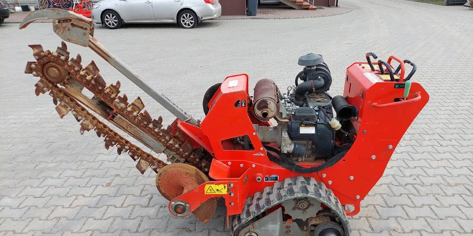 Koparka łańcuchowa Ditch Witch C24X 24 KM Honda - Zanjadora: foto 1 Koparka łańcuchowa Ditch Witch C24X 24 KM Honda - Zanjadora: foto 1