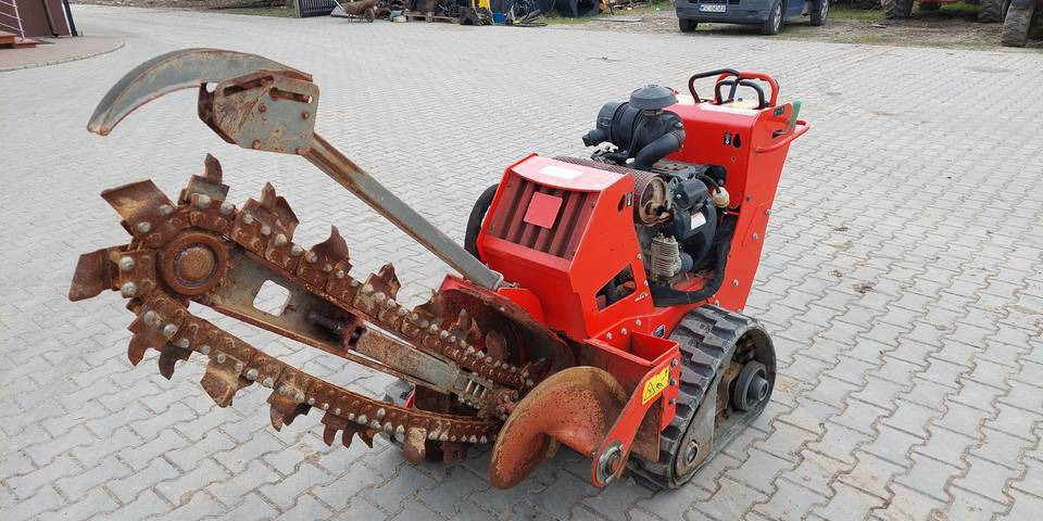 Koparka łańcuchowa Ditch Witch C24X 24 KM Honda - Zanjadora: foto 2 Koparka łańcuchowa Ditch Witch C24X 24 KM Honda - Zanjadora: foto 2
