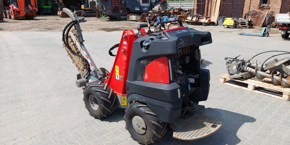 Koparka łańcuchowa miniładowarka Ditch Witch R300 wiertnica - Zanjadora: foto 2 Koparka łańcuchowa miniładowarka Ditch Witch R300 wiertnica - Zanjadora: foto 2