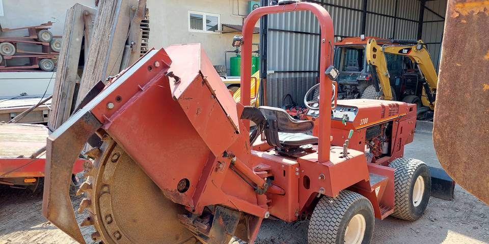 Koparka tarczowa Ditch Witch 3700DD łańcuchowa - Zanjadora: foto 5 Koparka tarczowa Ditch Witch 3700DD łańcuchowa - Zanjadora: foto 5