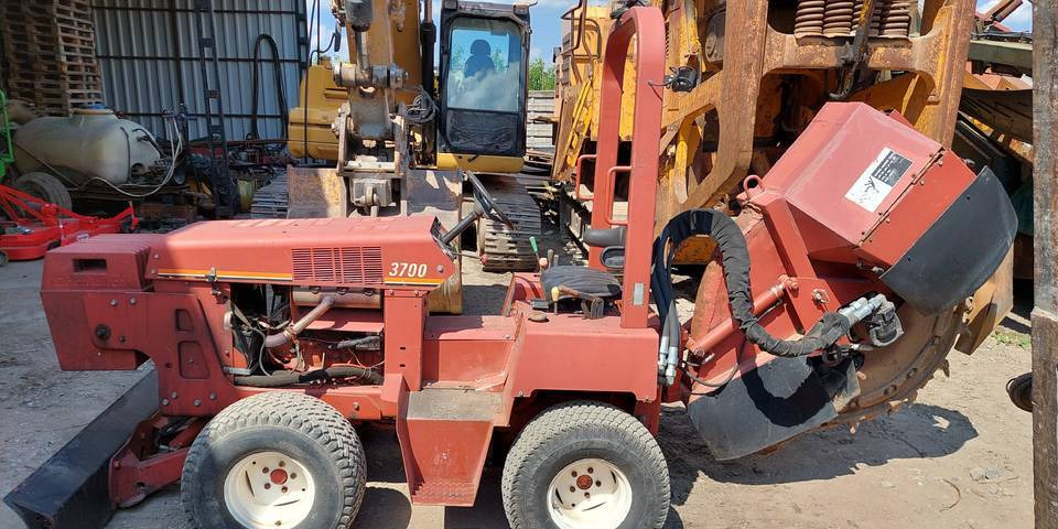 Koparka tarczowa Ditch Witch 3700DD łańcuchowa - Zanjadora: foto 1 Koparka tarczowa Ditch Witch 3700DD łańcuchowa - Zanjadora: foto 1