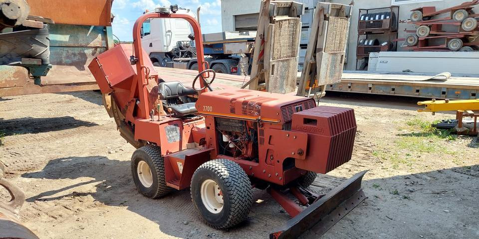 Koparka tarczowa Ditch Witch 3700DD łańcuchowa - Zanjadora: foto 3 Koparka tarczowa Ditch Witch 3700DD łańcuchowa - Zanjadora: foto 3