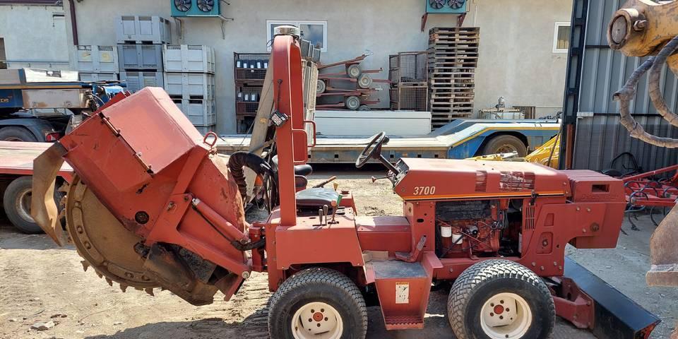 Koparka tarczowa Ditch Witch 3700DD łańcuchowa - Zanjadora: foto 4 Koparka tarczowa Ditch Witch 3700DD łańcuchowa - Zanjadora: foto 4