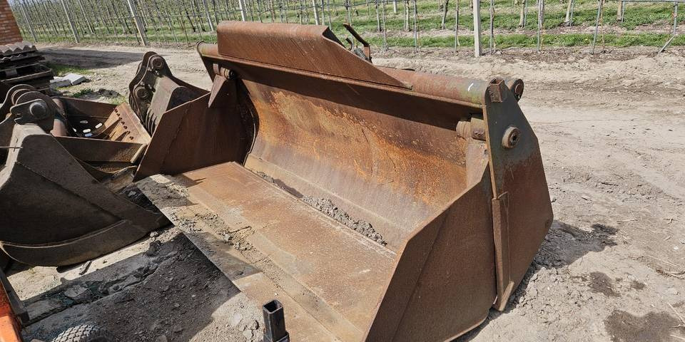 Łyżka 3w1 do ładowarki koparko-ładowarki 260 cm krokodyl szybkozłącze - Cazo cargador para Maquinaria de construcción: foto 2 Łyżka 3w1 do ładowarki koparko-ładowarki 260 cm krokodyl szybkozłącze - Cazo cargador para Maquinaria de construcción: foto 2