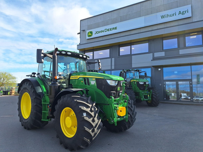 John Deere 6R 155 - Tractor: foto 1 John Deere 6R 155 - Tractor: foto 1