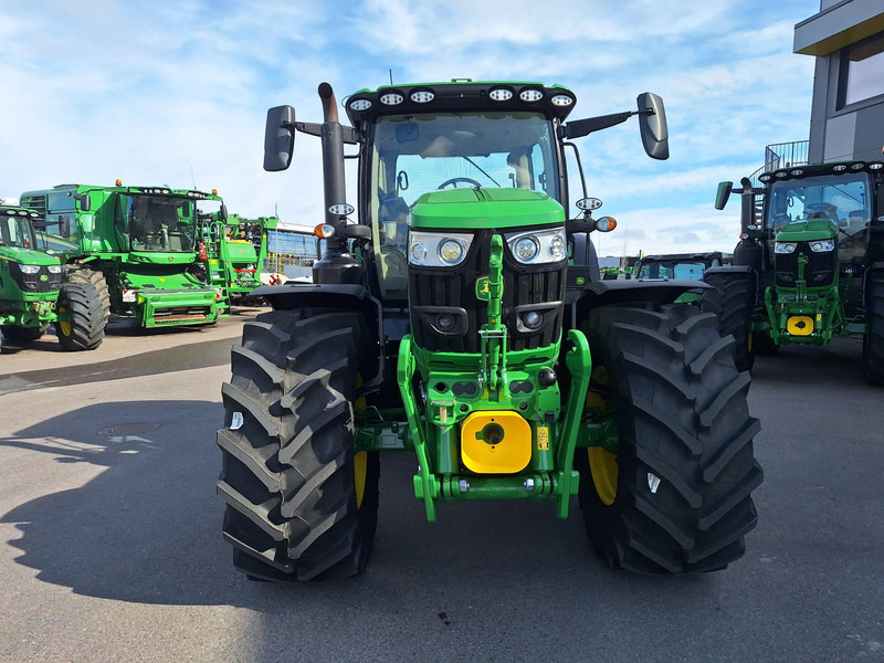 John Deere 6R 155 - Tractor: foto 2 John Deere 6R 155 - Tractor: foto 2
