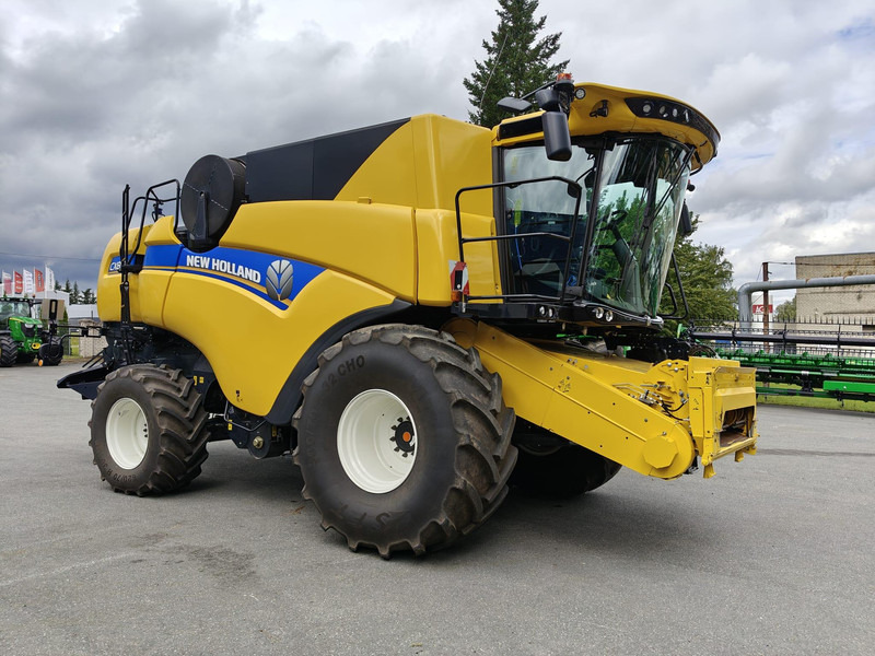 New Holland CX 8.90 - Cosechadora de granos: foto 1 New Holland CX 8.90 - Cosechadora de granos: foto 1
