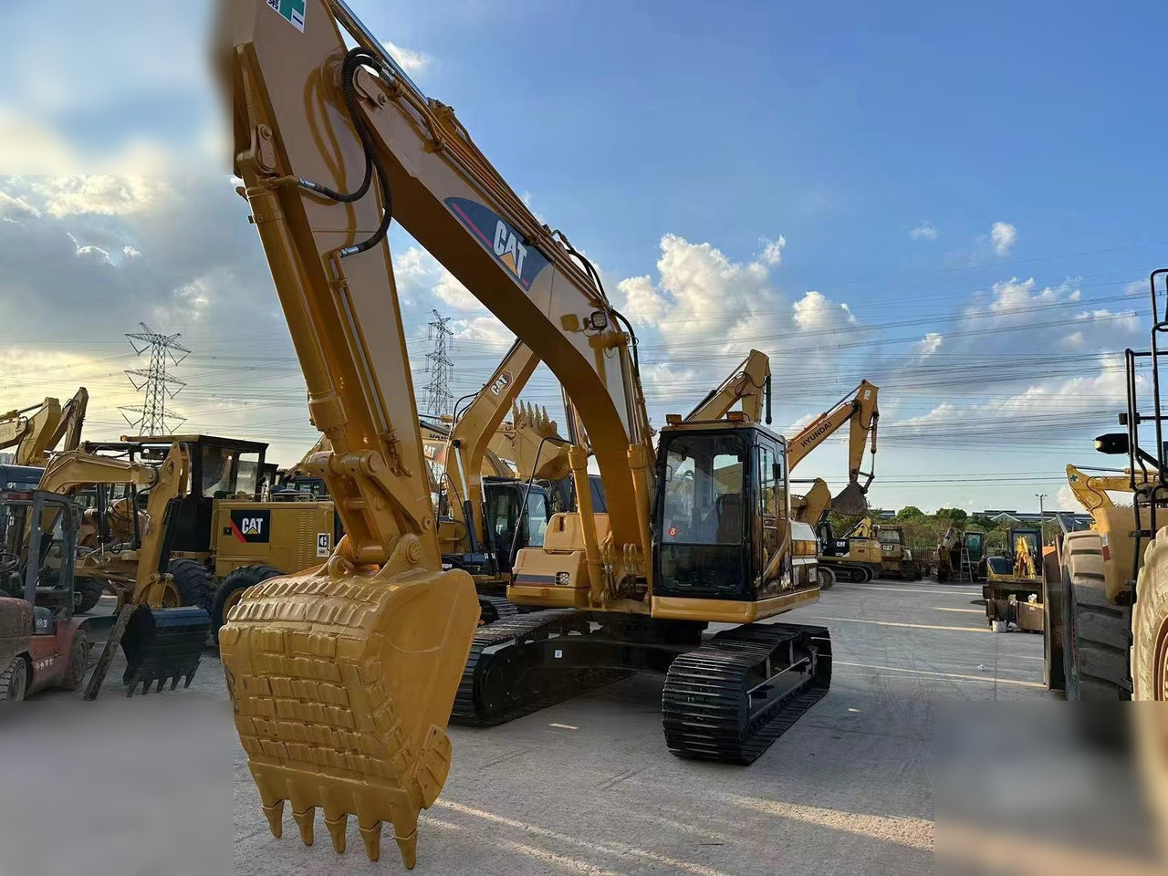 CATERPILLAR 320BL - Excavadora de cadenas: foto 2 CATERPILLAR 320BL - Excavadora de cadenas: foto 2