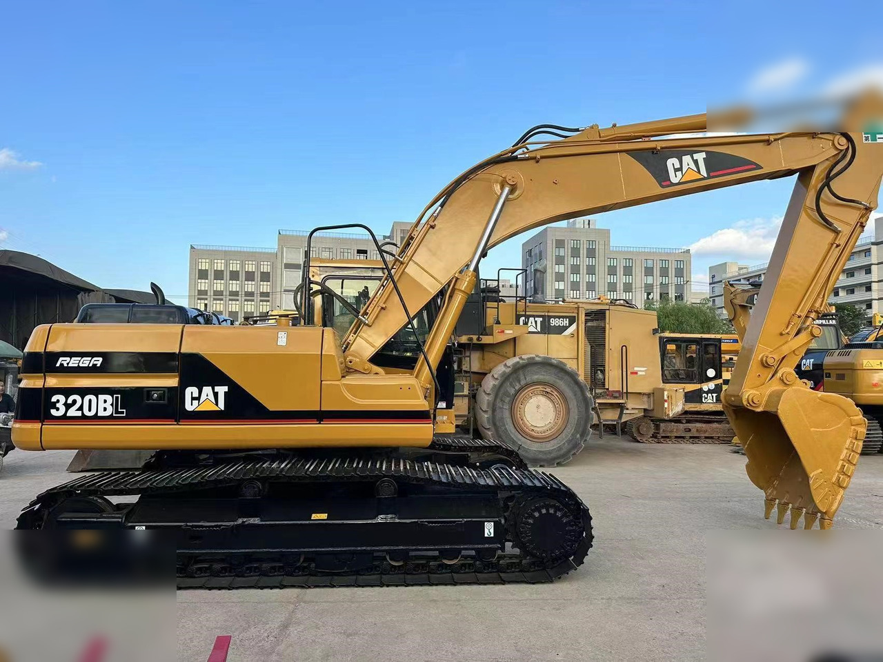 CATERPILLAR 320BL - Excavadora de cadenas: foto 1 CATERPILLAR 320BL - Excavadora de cadenas: foto 1
