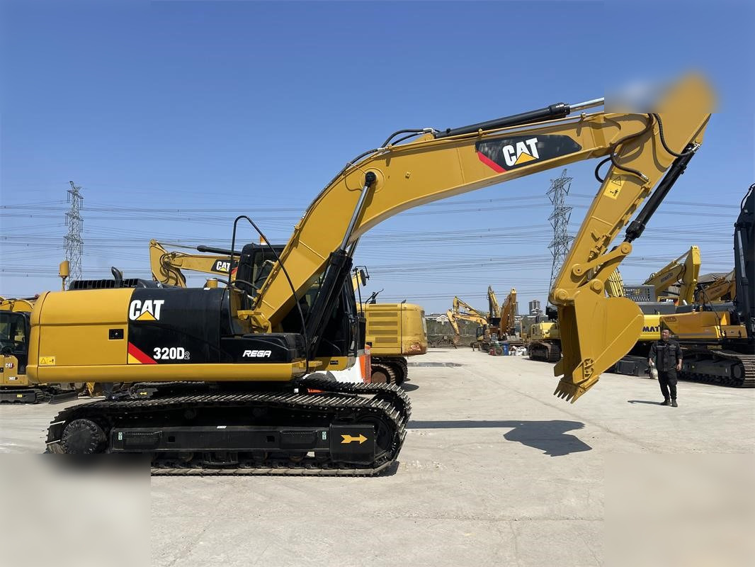 CATERPILLAR 320D2 - Excavadora de cadenas: foto 4 CATERPILLAR 320D2 - Excavadora de cadenas: foto 4