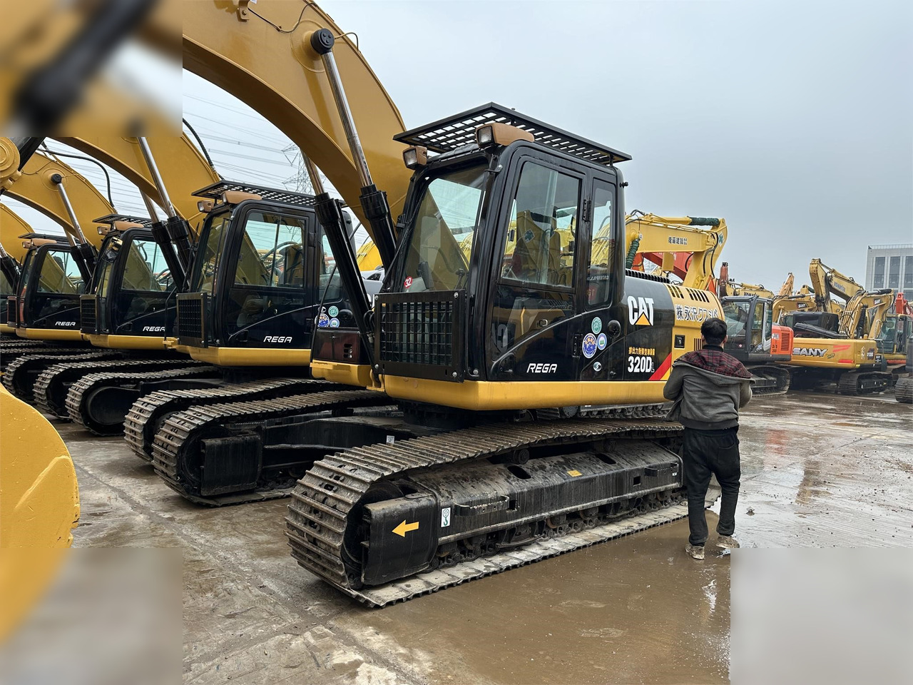 CATERPILLAR 320DL - Excavadora de cadenas: foto 3 CATERPILLAR 320DL - Excavadora de cadenas: foto 3