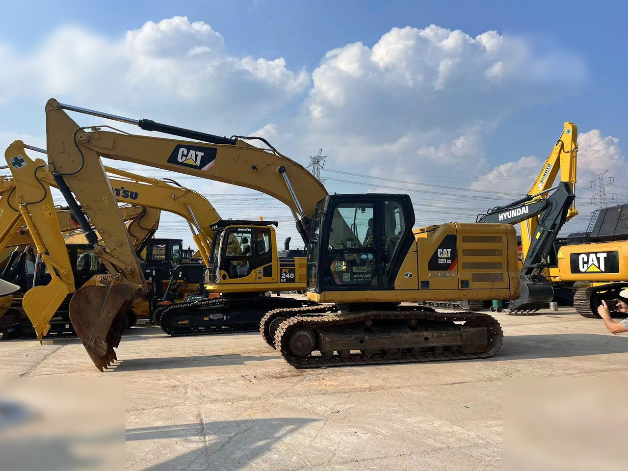 CATERPILLAR 320GC - Excavadora de cadenas: foto 2 CATERPILLAR 320GC - Excavadora de cadenas: foto 2