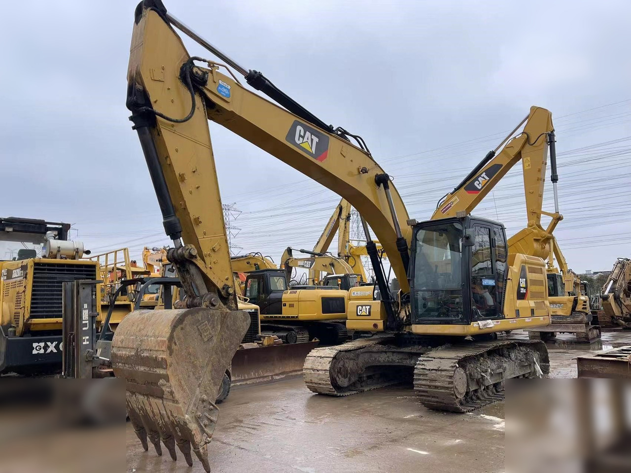 CATERPILLAR 320GC - Excavadora de cadenas: foto 2 CATERPILLAR 320GC - Excavadora de cadenas: foto 2