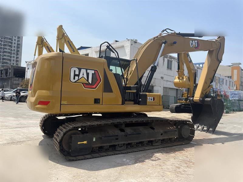 CATERPILLAR 323 - Excavadora de cadenas: foto 2 CATERPILLAR 323 - Excavadora de cadenas: foto 2