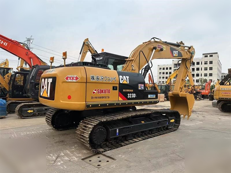 CATERPILLAR 323D - Excavadora de cadenas: foto 1 CATERPILLAR 323D - Excavadora de cadenas: foto 1