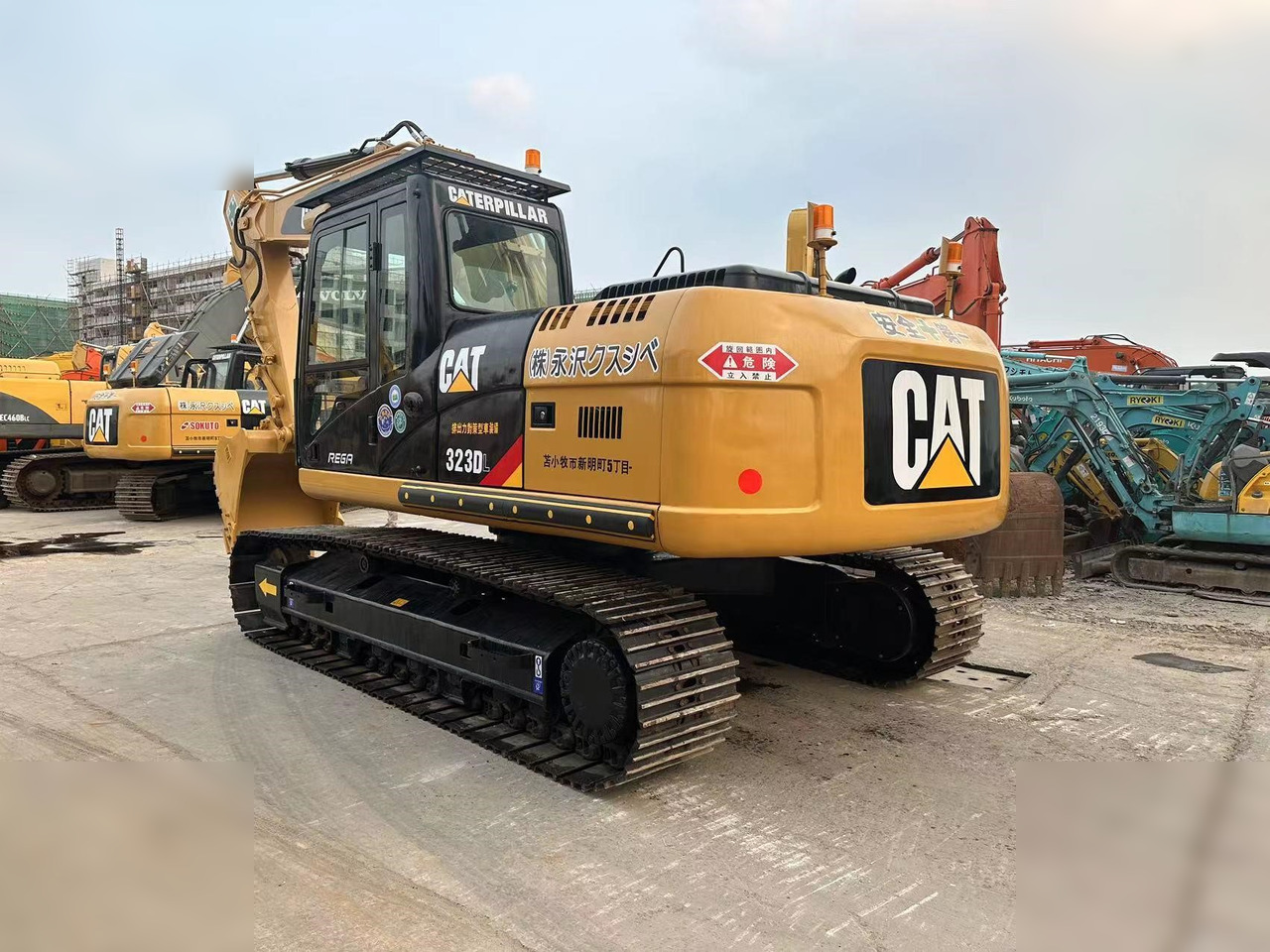 CATERPILLAR 323DL - Excavadora de cadenas: foto 5 CATERPILLAR 323DL - Excavadora de cadenas: foto 5