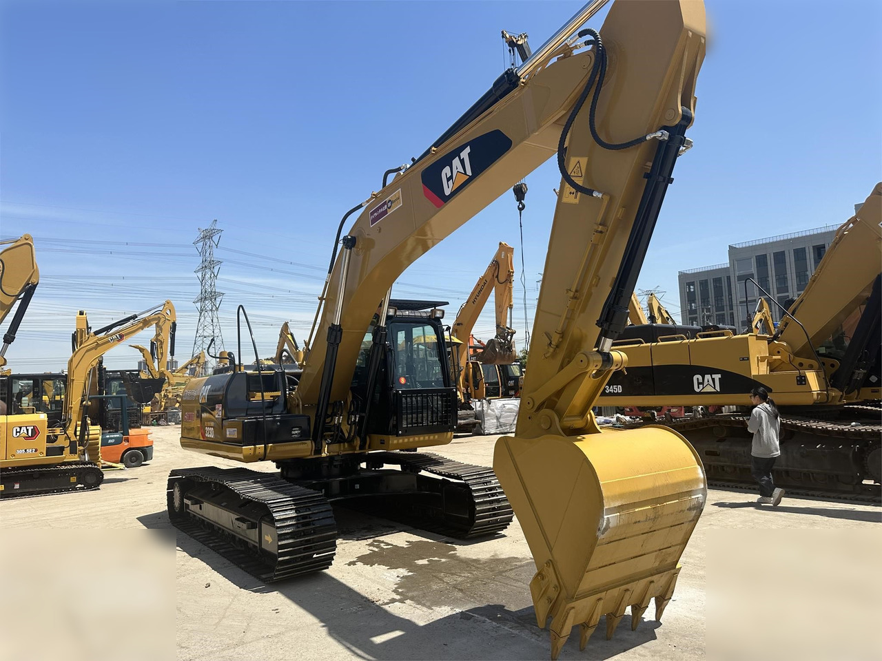CATERPILLAR 323DL - Excavadora de cadenas: foto 2 CATERPILLAR 323DL - Excavadora de cadenas: foto 2