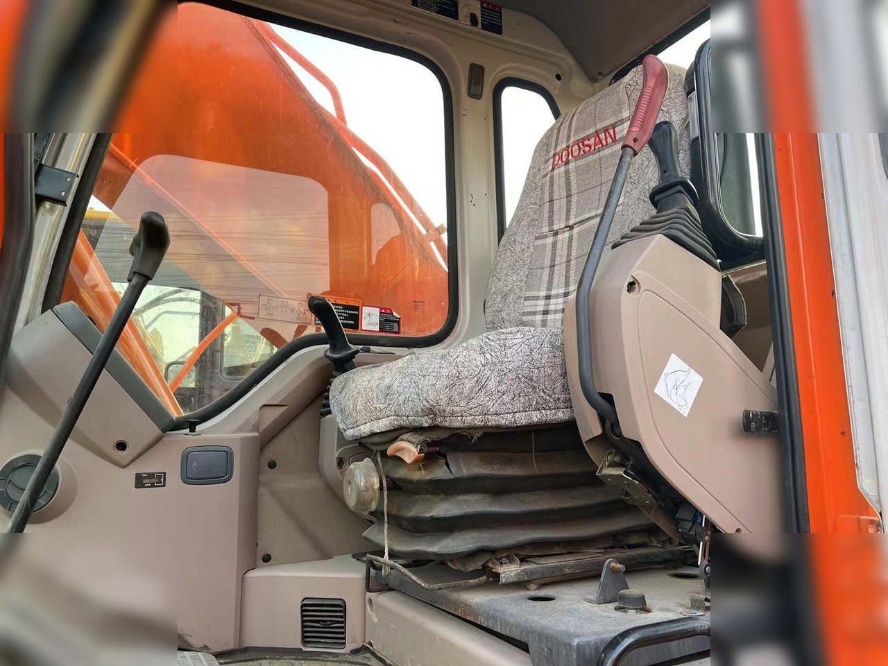 DOOSAN DH220 LC-7 - Excavadora de cadenas: foto 4 DOOSAN DH220 LC-7 - Excavadora de cadenas: foto 4