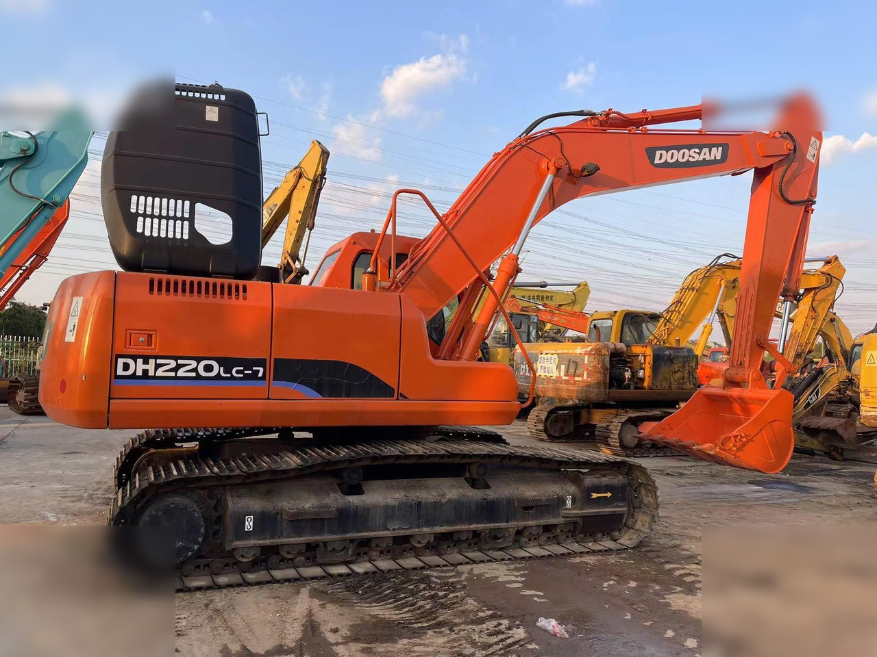DOOSAN DH220 LC-7 - Excavadora de cadenas: foto 2 DOOSAN DH220 LC-7 - Excavadora de cadenas: foto 2