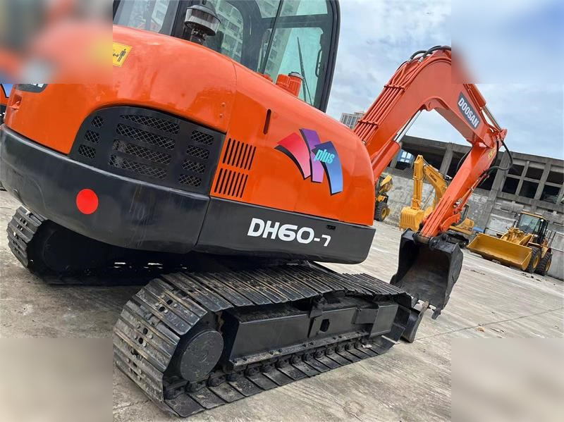 DOOSAN DH60-7 - Excavadora de cadenas: foto 3 DOOSAN DH60-7 - Excavadora de cadenas: foto 3