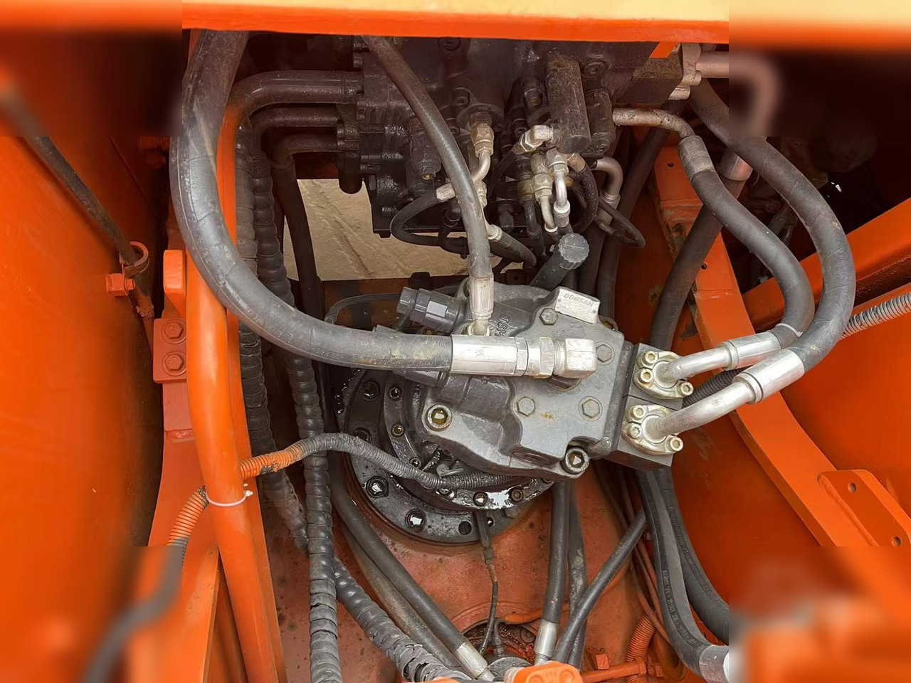 Excavadora de cadenas DOOSAN DX225 LC: foto 7