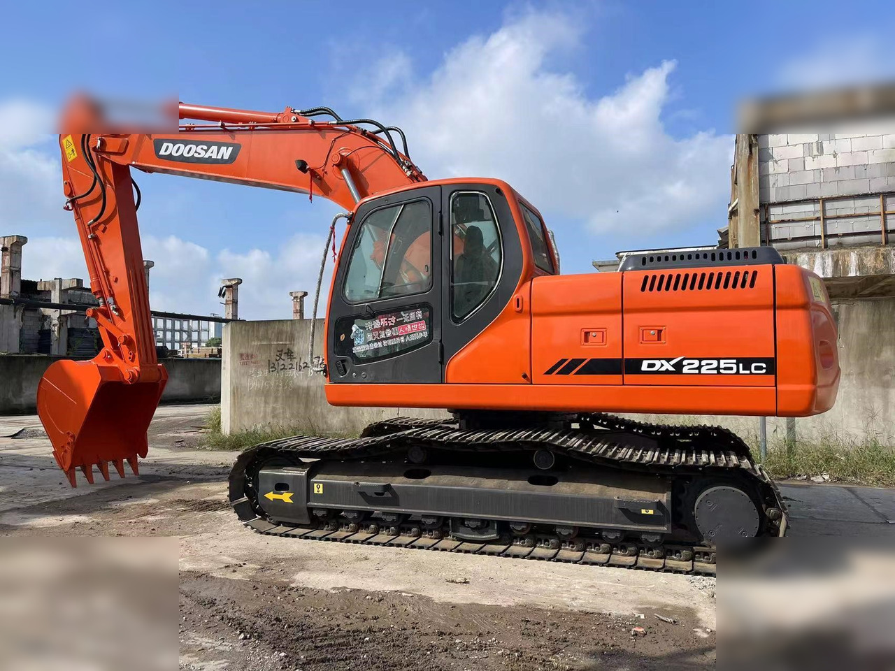DOOSAN DX225 LCA - Excavadora de cadenas: foto 1 DOOSAN DX225 LCA - Excavadora de cadenas: foto 1