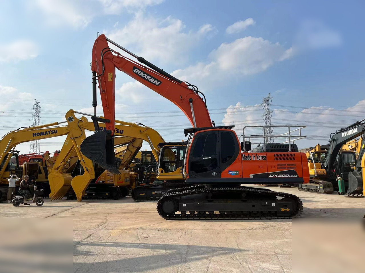 DOOSAN DX300 LCA - Excavadora de cadenas: foto 1 DOOSAN DX300 LCA - Excavadora de cadenas: foto 1