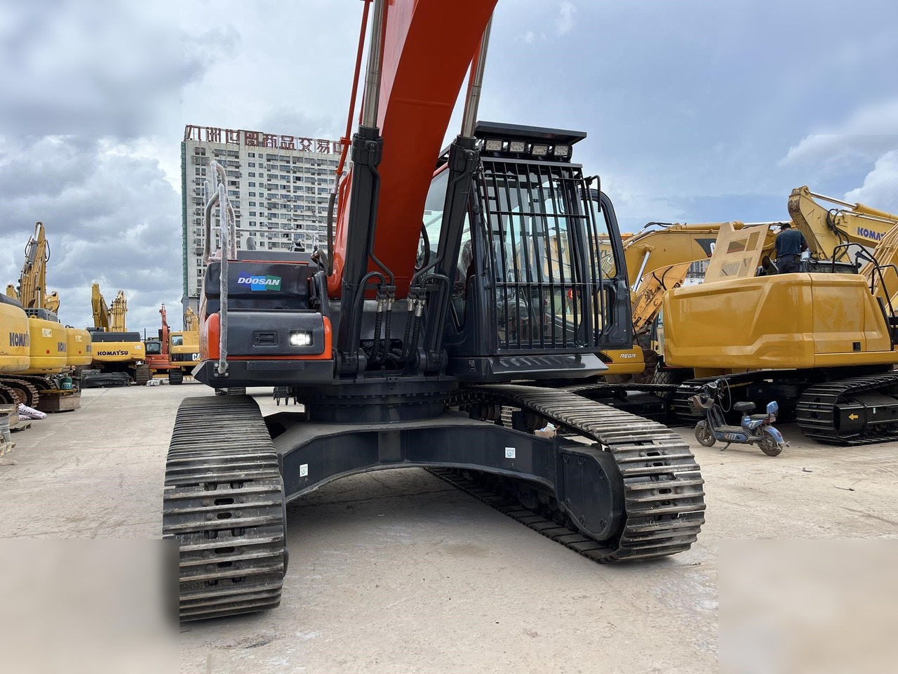 DOOSAN DX340 LCA - Excavadora de cadenas: foto 2 DOOSAN DX340 LCA - Excavadora de cadenas: foto 2