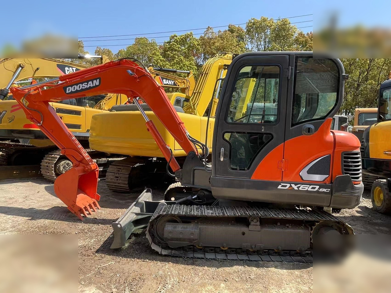 DOOSAN DX60-9C - Excavadora de cadenas: foto 1 DOOSAN DX60-9C - Excavadora de cadenas: foto 1