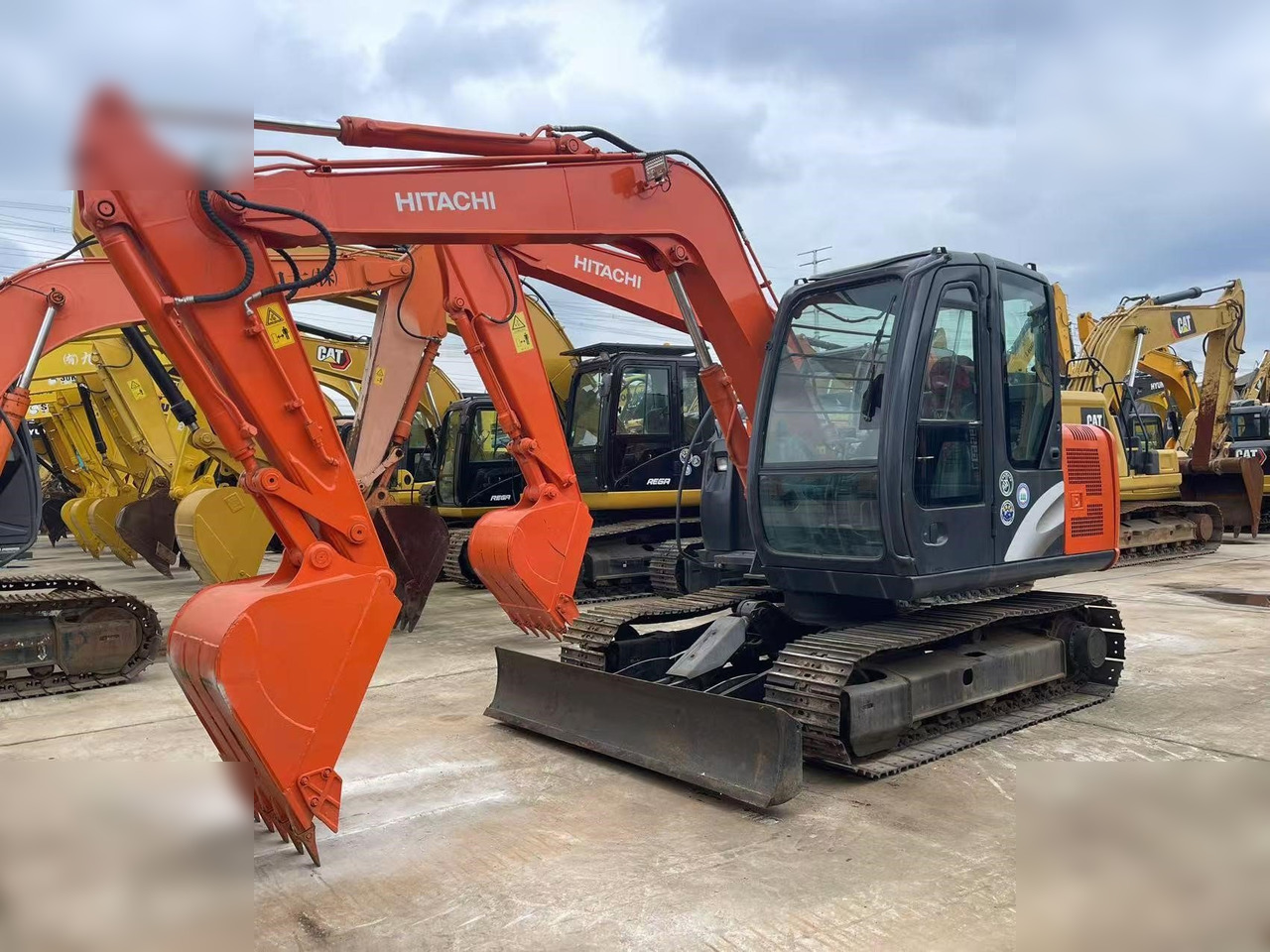 HITACHI ZX70 - Excavadora de cadenas: foto 2 HITACHI ZX70 - Excavadora de cadenas: foto 2