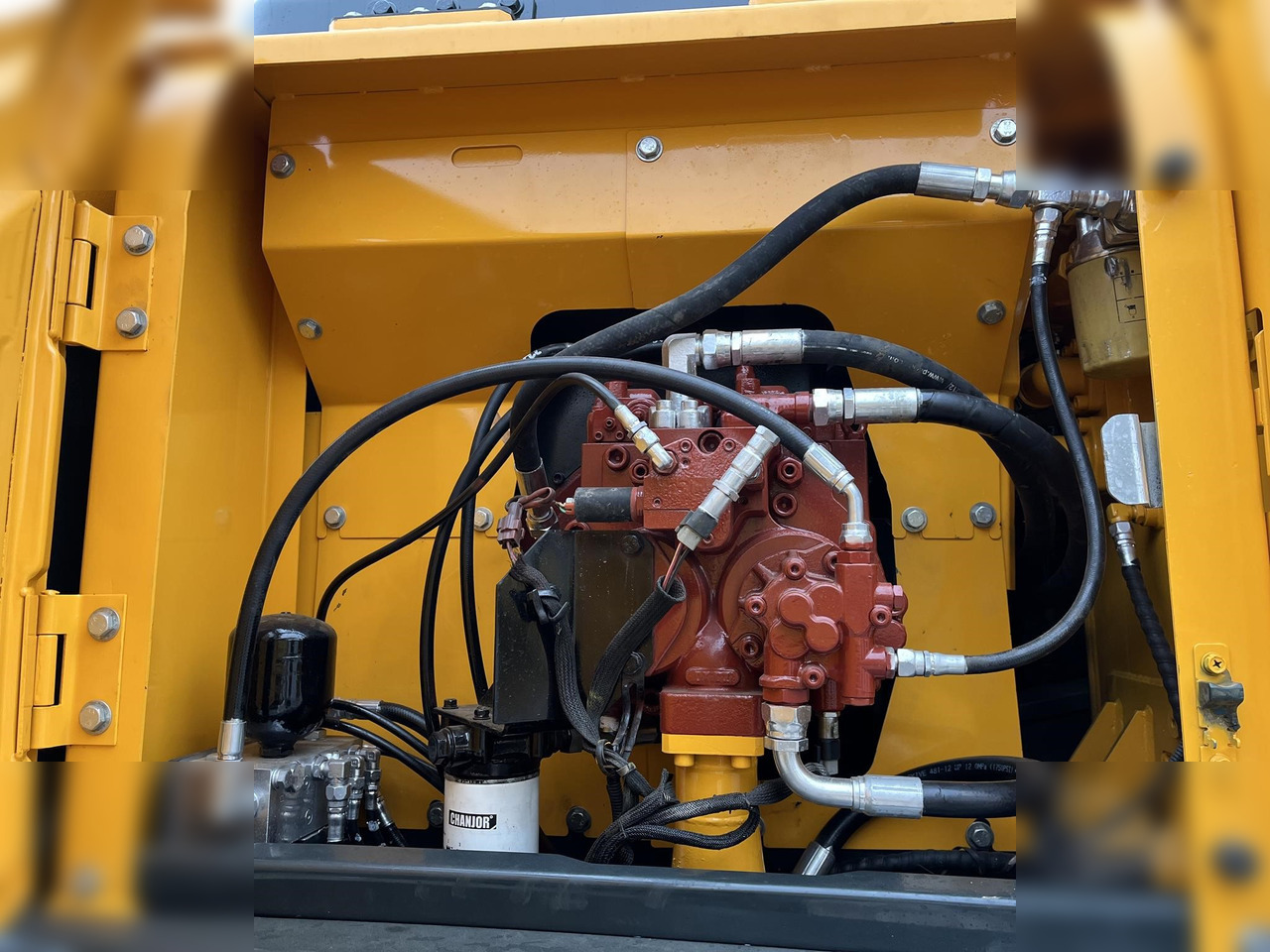 HYUNDAI ROBEX 210W-9 - Excavadora de ruedas: foto 5 HYUNDAI ROBEX 210W-9 - Excavadora de ruedas: foto 5