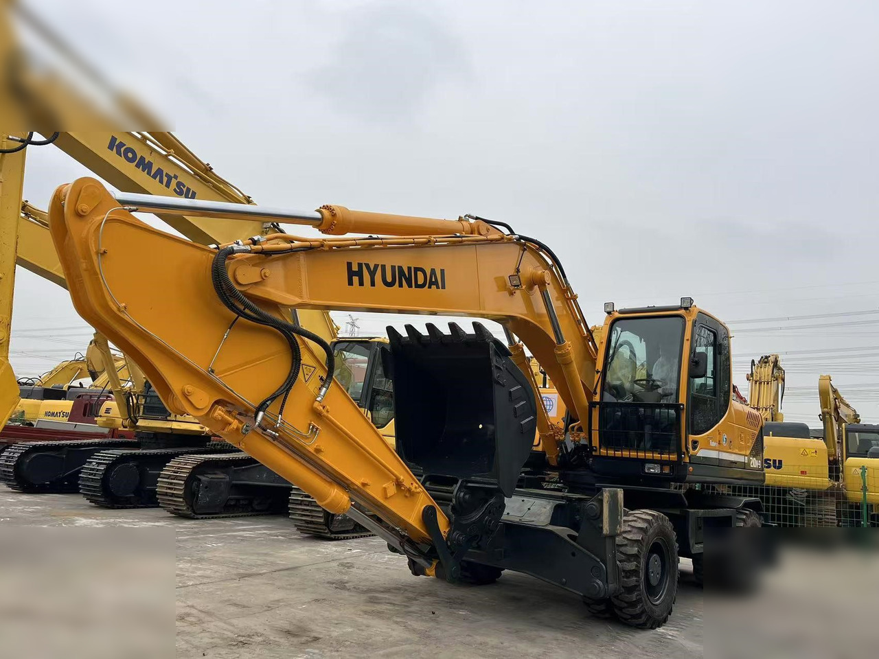 HYUNDAI ROBEX 210W-9S - Excavadora de ruedas: foto 4 HYUNDAI ROBEX 210W-9S - Excavadora de ruedas: foto 4