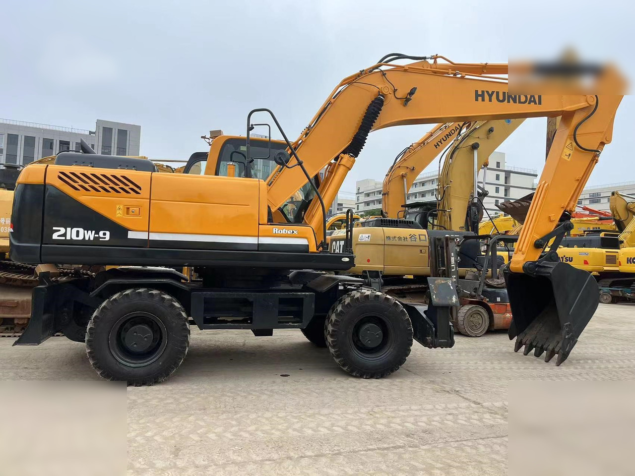 HYUNDAI ROBEX 220 LC-9S - Excavadora de cadenas: foto 1 HYUNDAI ROBEX 220 LC-9S - Excavadora de cadenas: foto 1