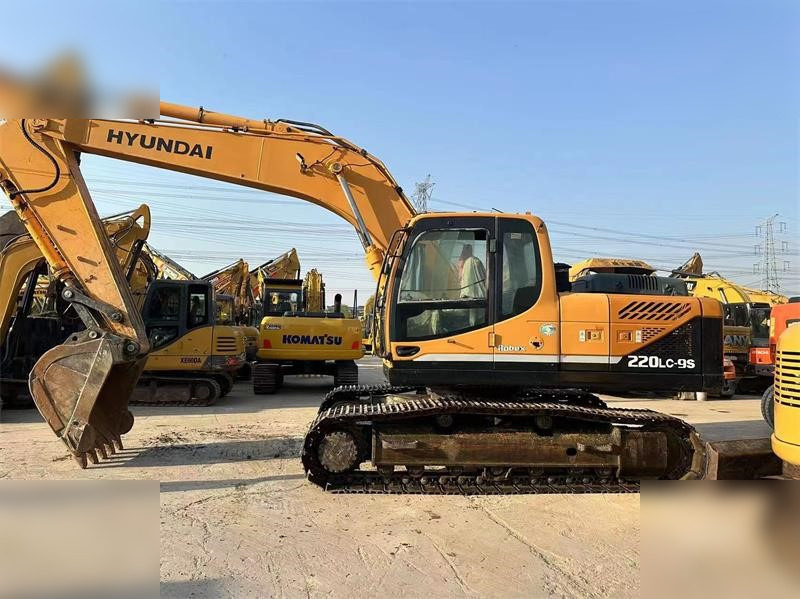 HYUNDAI ROBEX 220 LC-9S - Excavadora de cadenas: foto 1 HYUNDAI ROBEX 220 LC-9S - Excavadora de cadenas: foto 1