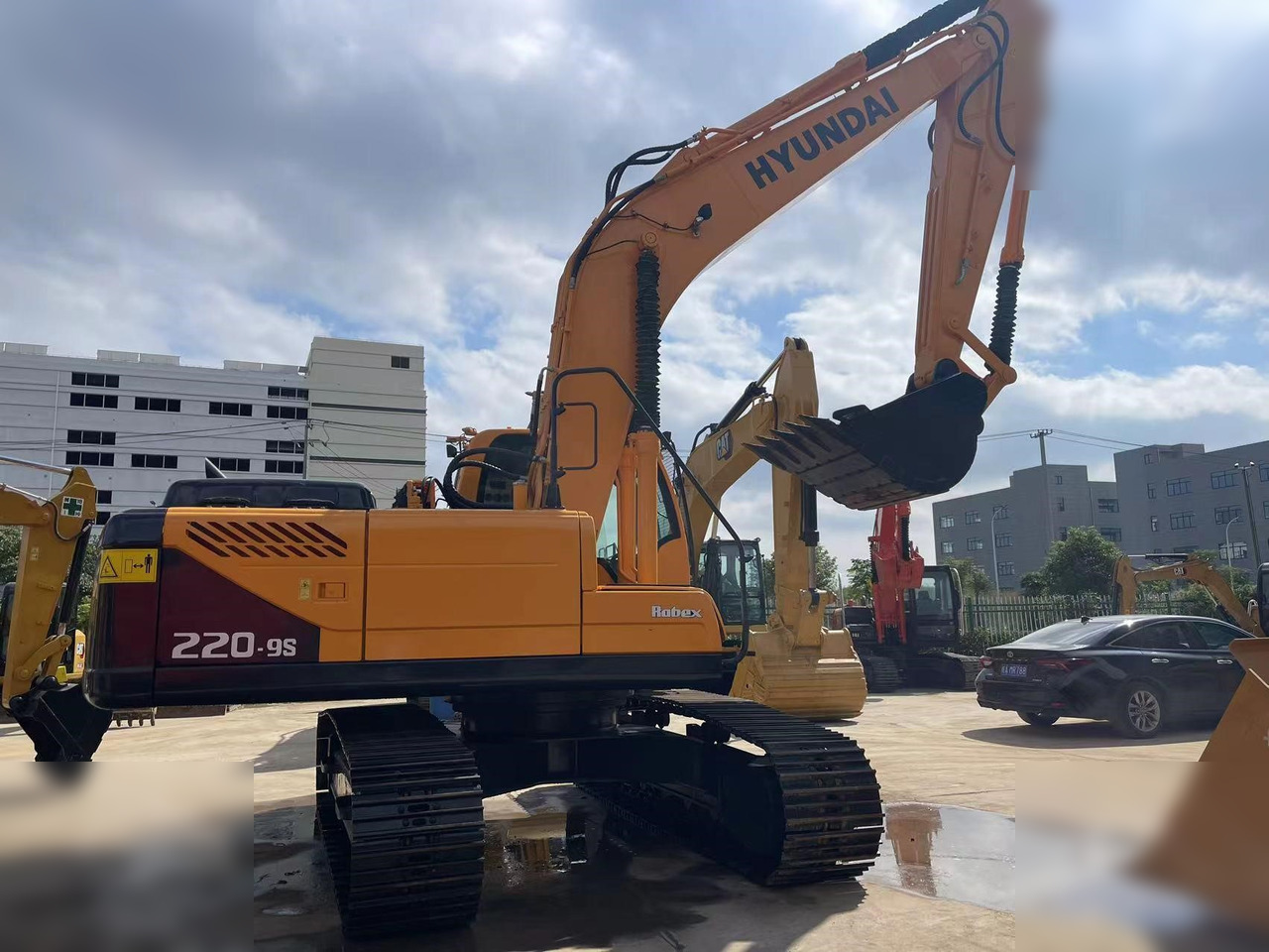 HYUNDAI ROBEX 220 LC-9S - Excavadora de cadenas: foto 2 HYUNDAI ROBEX 220 LC-9S - Excavadora de cadenas: foto 2
