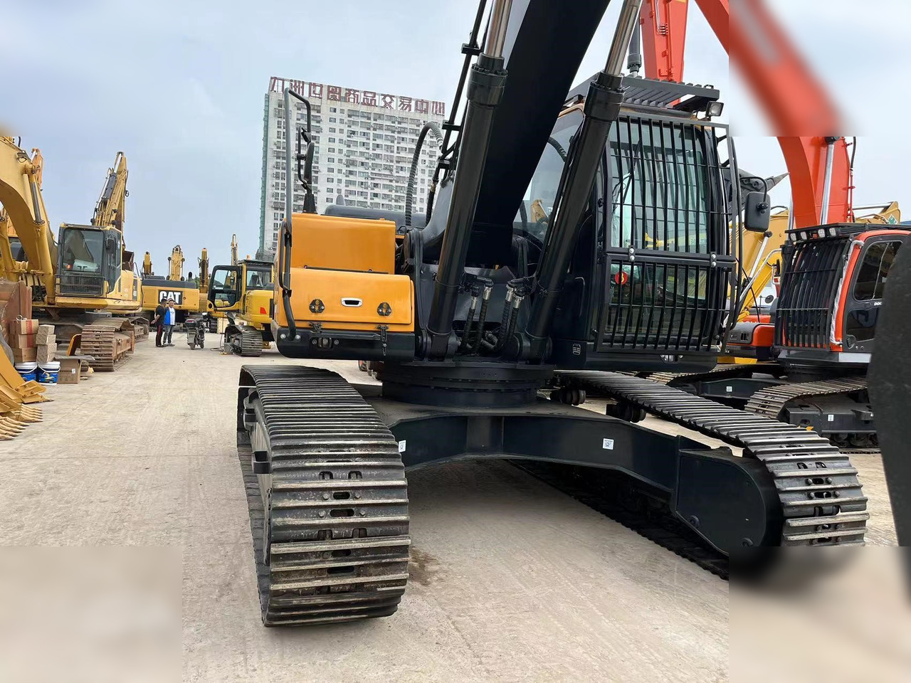 HYUNDAI ROBEX 330 LC-9S - Excavadora de cadenas: foto 3 HYUNDAI ROBEX 330 LC-9S - Excavadora de cadenas: foto 3