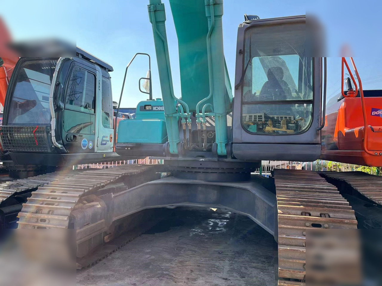 KOBELCO SK350D - Excavadora de cadenas: foto 2 KOBELCO SK350D - Excavadora de cadenas: foto 2
