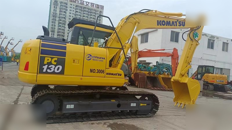 KOMATSU PC130-7 - Excavadora de cadenas: foto 2 KOMATSU PC130-7 - Excavadora de cadenas: foto 2