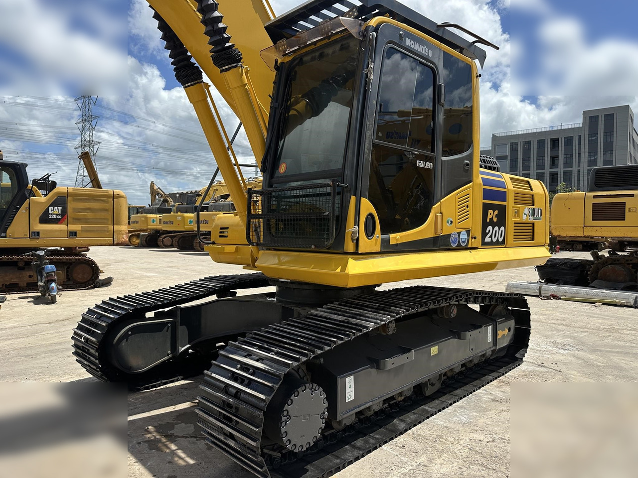 KOMATSU PC200-8 - Excavadora de cadenas: foto 3 KOMATSU PC200-8 - Excavadora de cadenas: foto 3